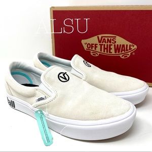 white vans comfycush slip on